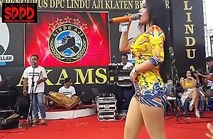 Indonesian titillating dance - good-looking sintya