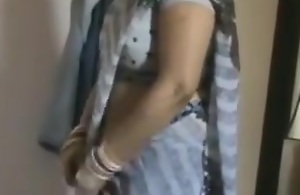 Sexy Desi Bhabhi Wearing Saree