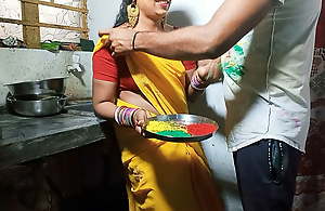 HOLI Par Sexy Bhabhi ko Color Lagakar Kitchen