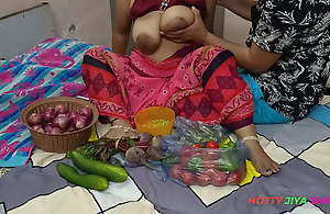 XXX Bhojpuri Bhabhi, while selling vegetables,