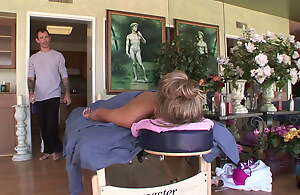 Notgeile Blondine 23 Jahre wird nach massage hart