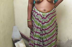 Indian beautiful Aunty has amazing hot