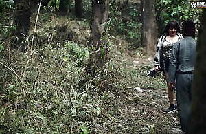 Jungle me rasta bhataki Bade Dudhwali Aurat Local