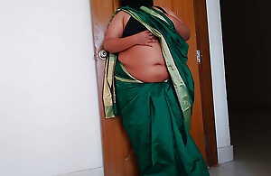 Green Saree Hot College Teacher want to Fucked