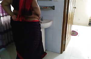 Tamil Hot aunty stand in the lead of mirror &