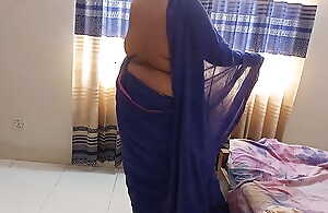 Gujarati Hot Foreigner Granny Wear Saree Without