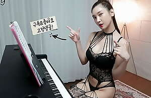 [SEXY Piano Cover] HOT Leezy -