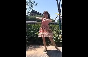 中国网红小鸟酱vip户外裸体跳舞视频