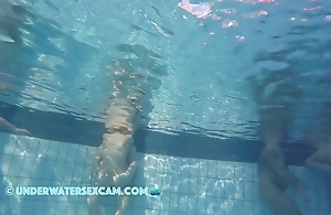 Hot! Couple Starts Underwater Sex