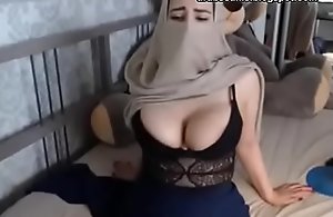Muslim Gung-ho Niqab Woman Masturbating